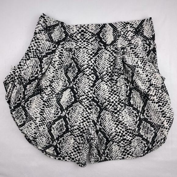 Conceited Harem Shorts - Picture 2 of 5